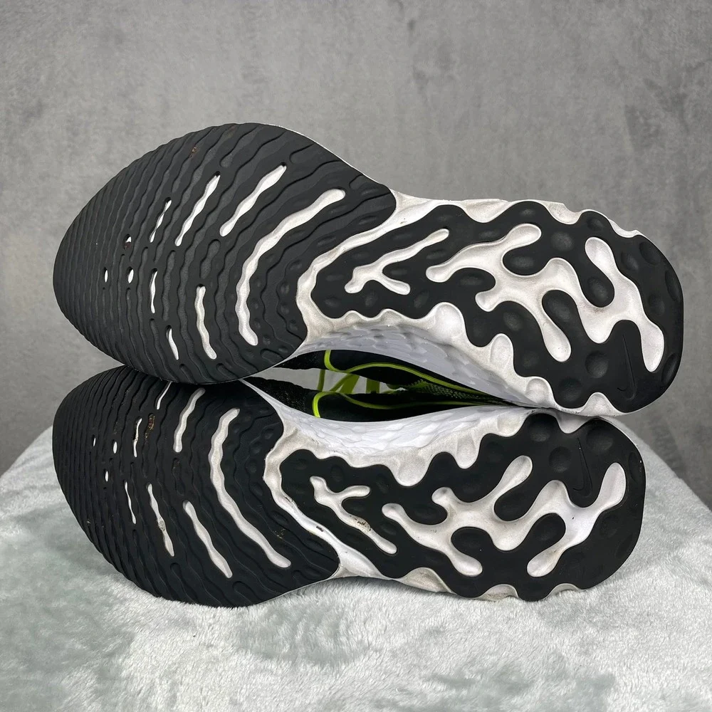 Nike React Infinity Run Flyknit Men Size 9.5 Volt Black Sneakers CD4371-700